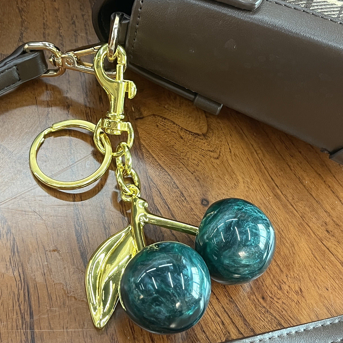 Cross-border hot sale cherry bag pendant, keychain, flash, pink hanger, car keychain, resin accessories, bag hanger