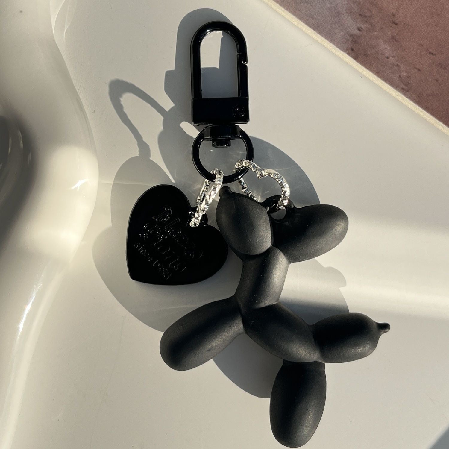 Dopamine rose red with black keychain pendant female Internet celebrity high-end niche handmade balloon dog bag pendant is versatile