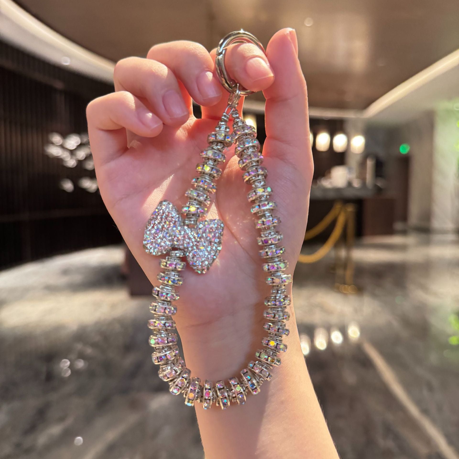 ins high-end super flash diamond keychain pendant versatile anti-drop chain special-shaped pearl bow pendant mobile phone