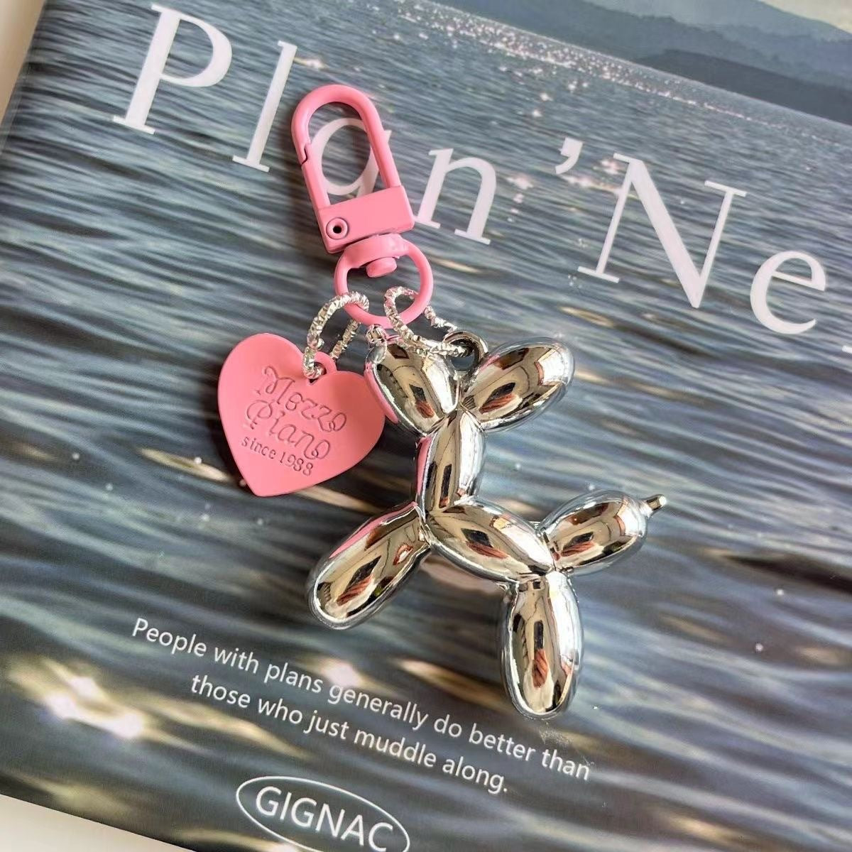 Dopamine rose red with black keychain pendant female Internet celebrity high-end niche handmade balloon dog bag pendant is versatile