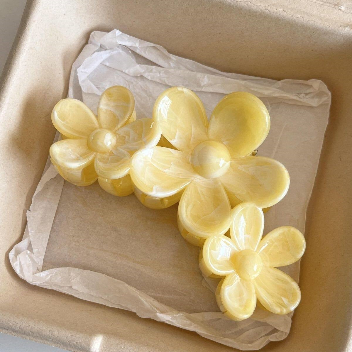 Korean gentle polka dot grip clip hair grab foreign milky yellow smudge three-dimensional flower sunflower shark clip hairpin