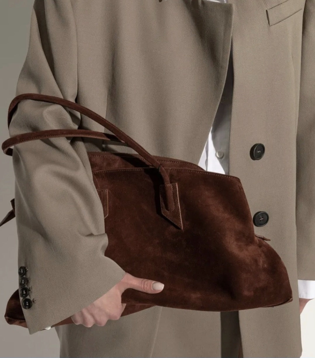 [Full leather inside and outside] the A* top layer cowhide La Passeggiata irregular one-shoulder handbag for women
