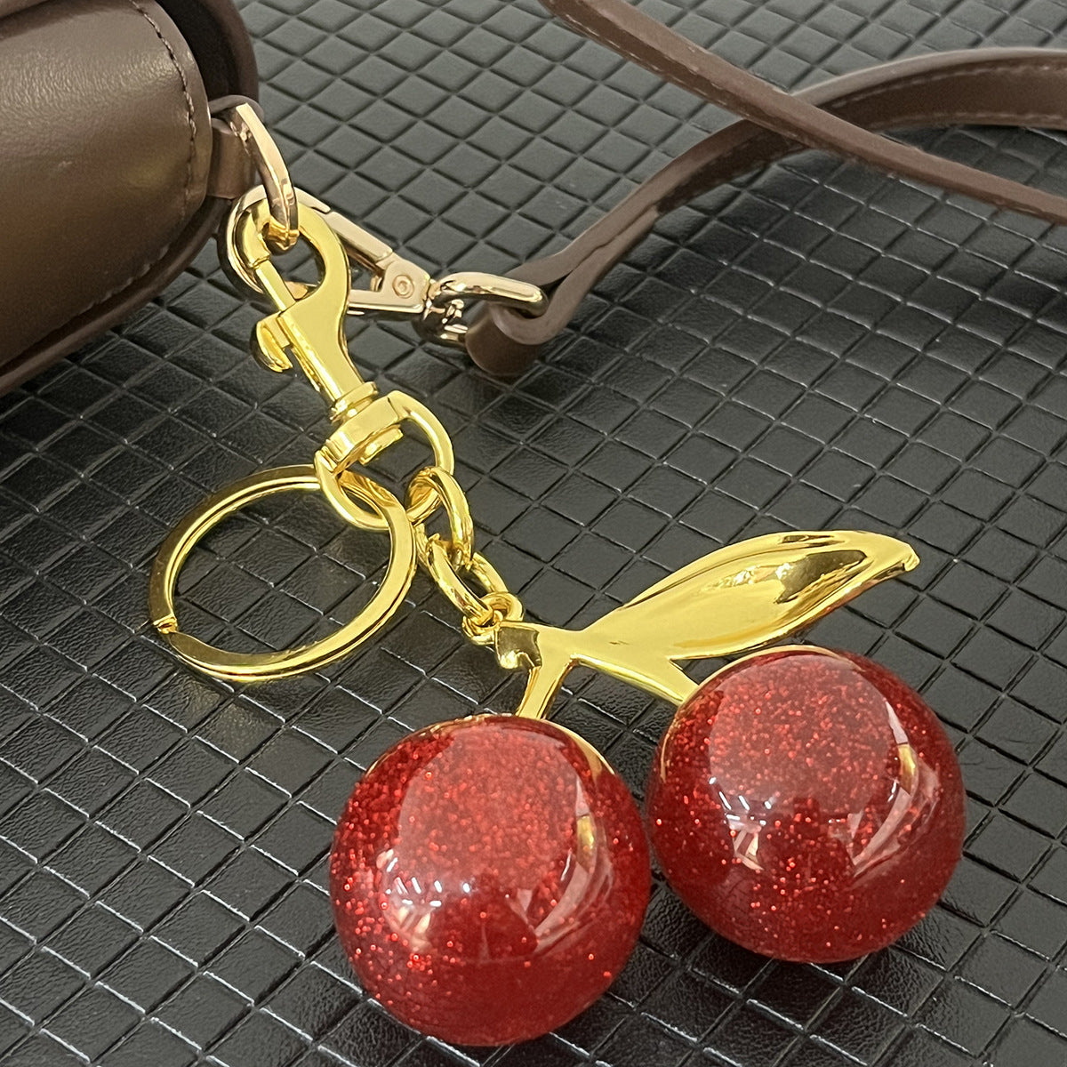 Cross-border hot sale cherry bag pendant, keychain, flash, pink hanger, car keychain, resin accessories, bag hanger