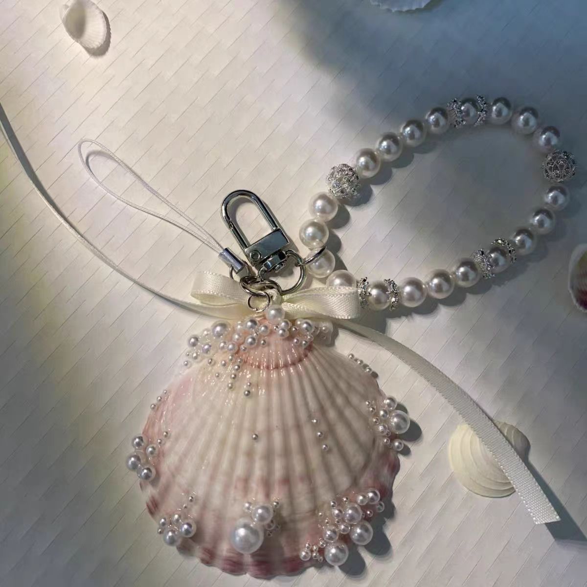 High-end and stylish mermaid shell bow, faux pearl ocean series, graded bag pendants, girly design buckles