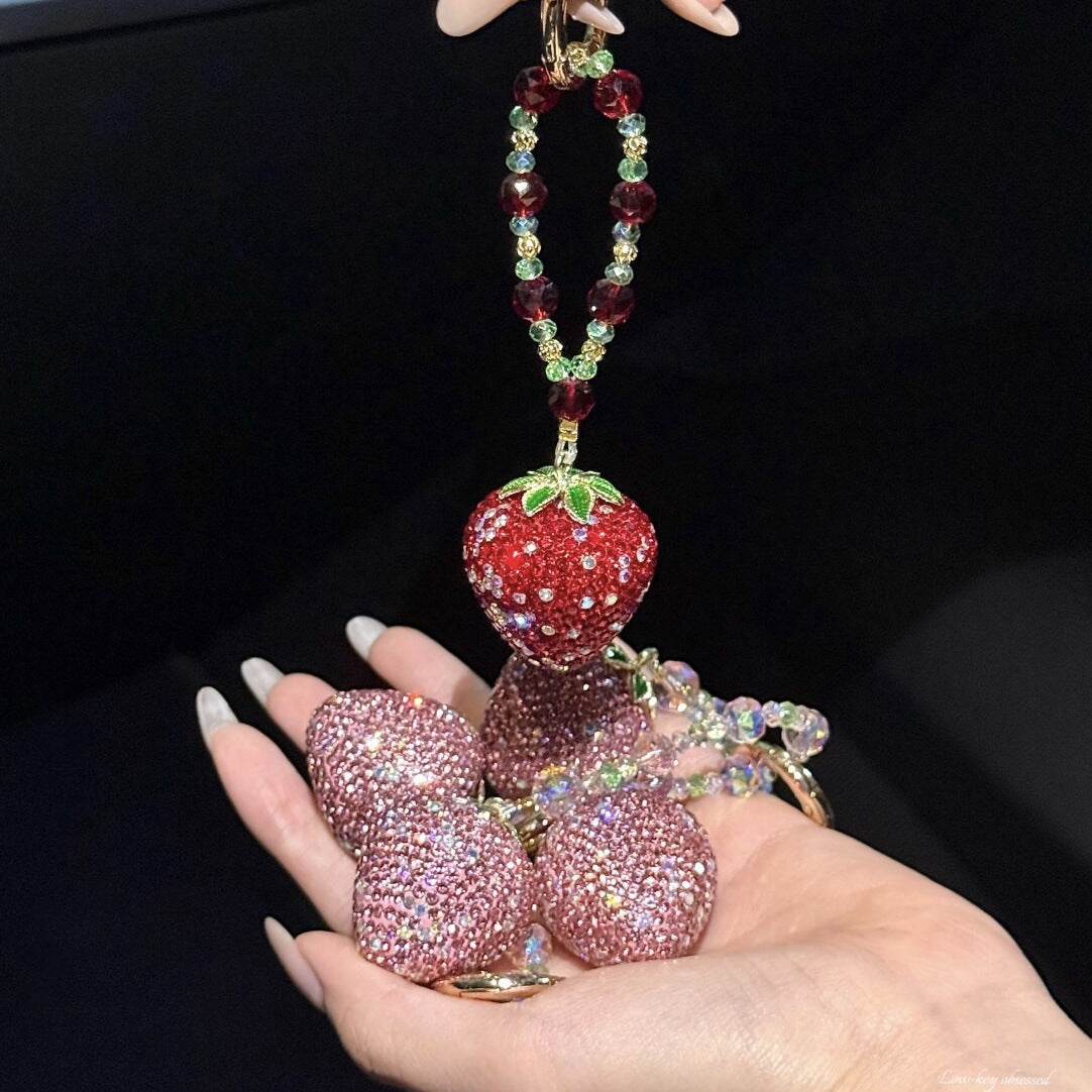 Light luxury strawberry full diamond phone pendant, sophisticated, versatile, and unique design for bags, pendants, and phone chains