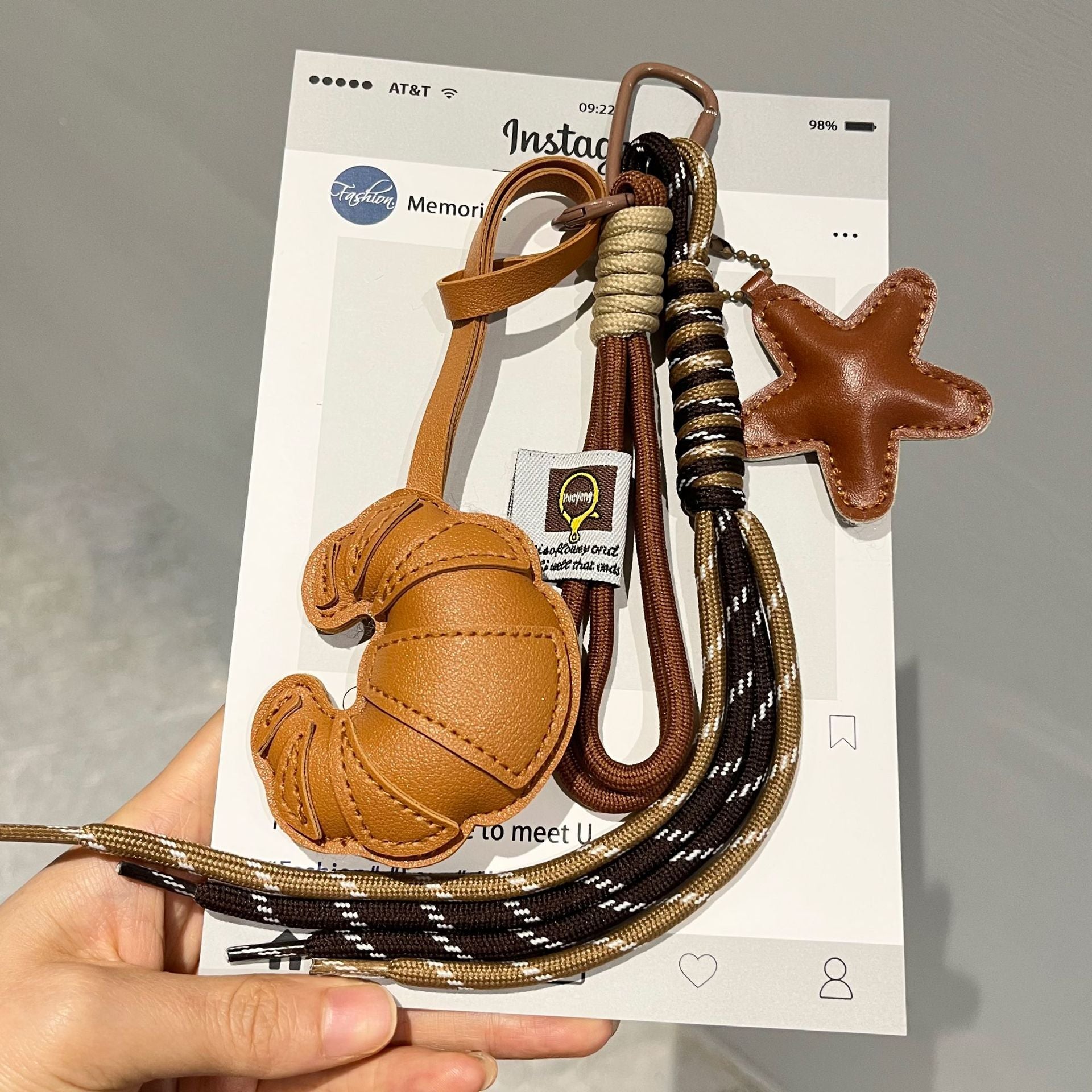 Cross-border spring/summer new leather croissant woven keychains, multi-color coffee cup carabiner bag pendant wholesale
