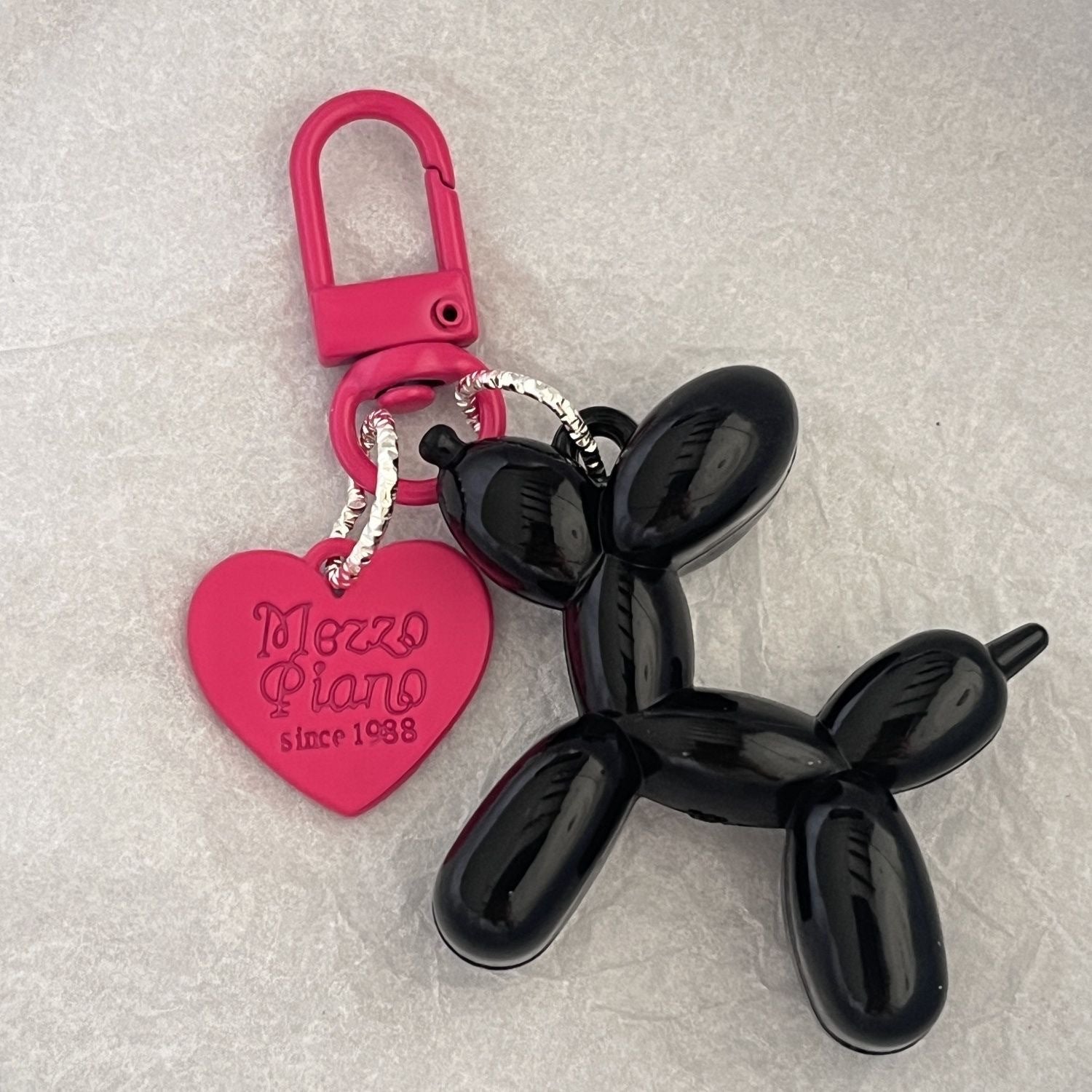 Dopamine rose red with black keychain pendant female Internet celebrity high-end niche handmade balloon dog bag pendant is versatile