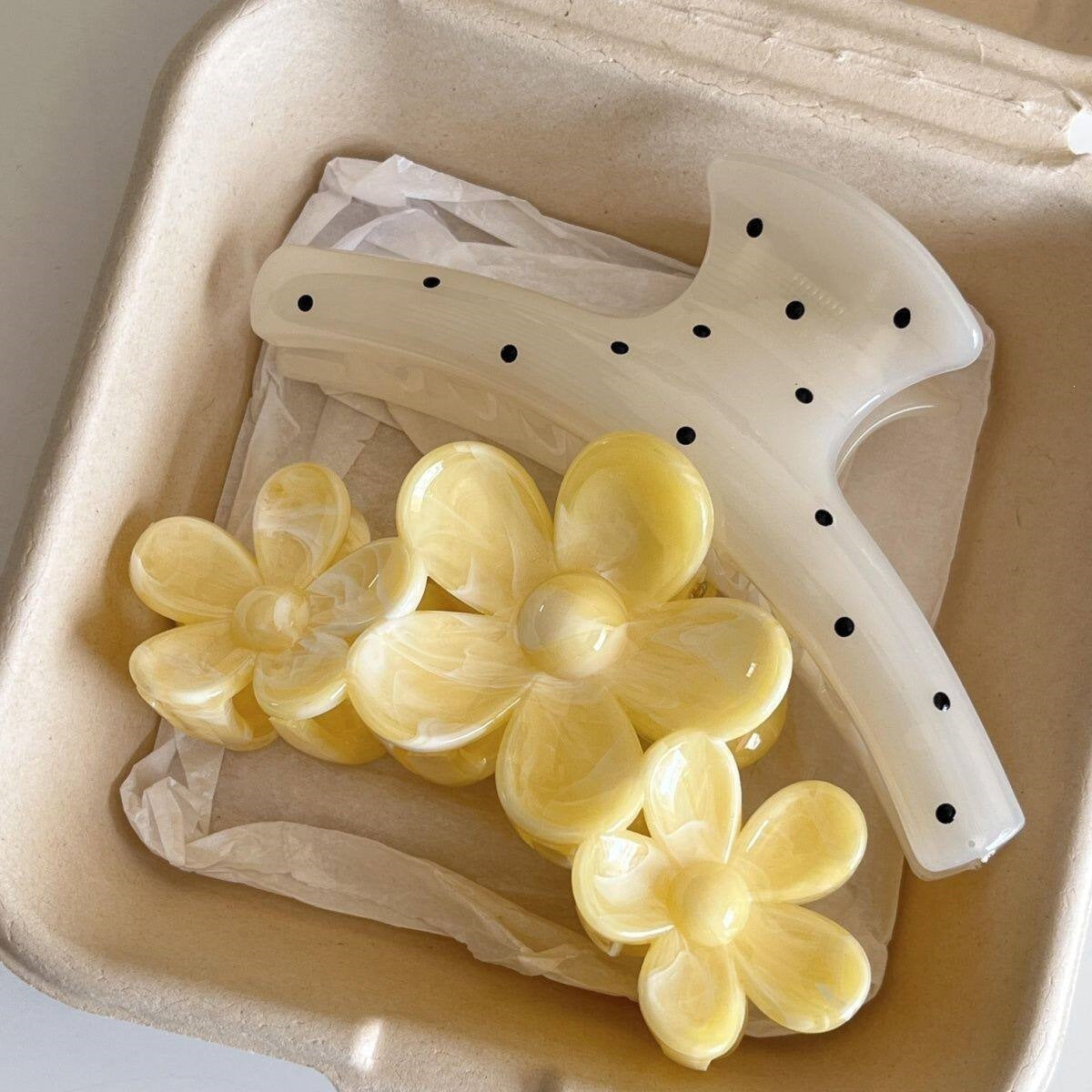 Korean gentle polka dot grip clip hair grab foreign milky yellow smudge three-dimensional flower sunflower shark clip hairpin