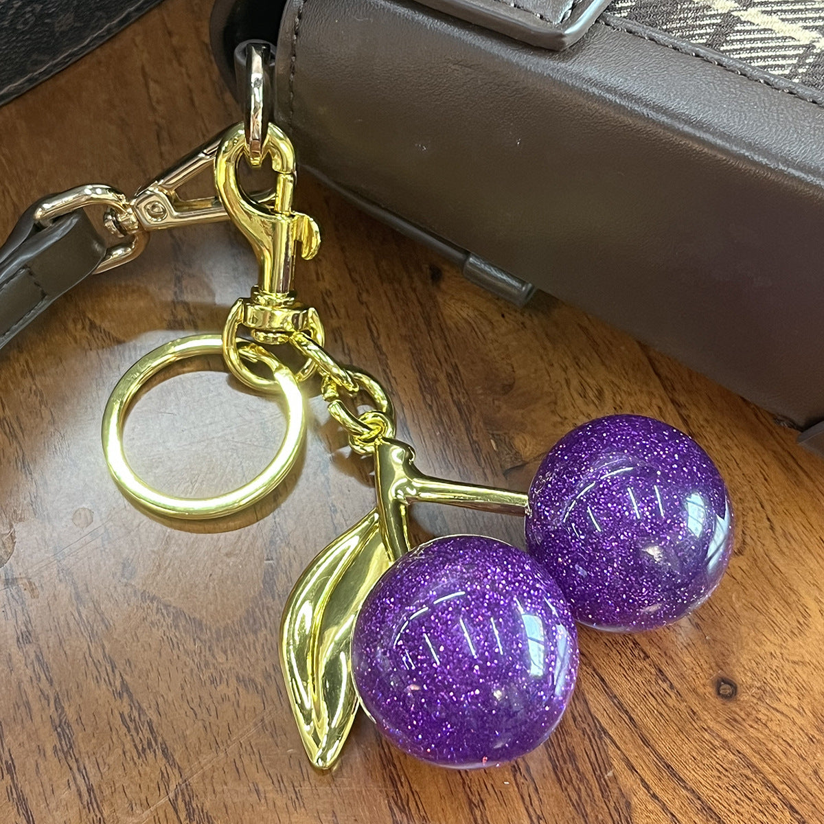 Cross-border hot sale cherry bag pendant, keychain, flash, pink hanger, car keychain, resin accessories, bag hanger