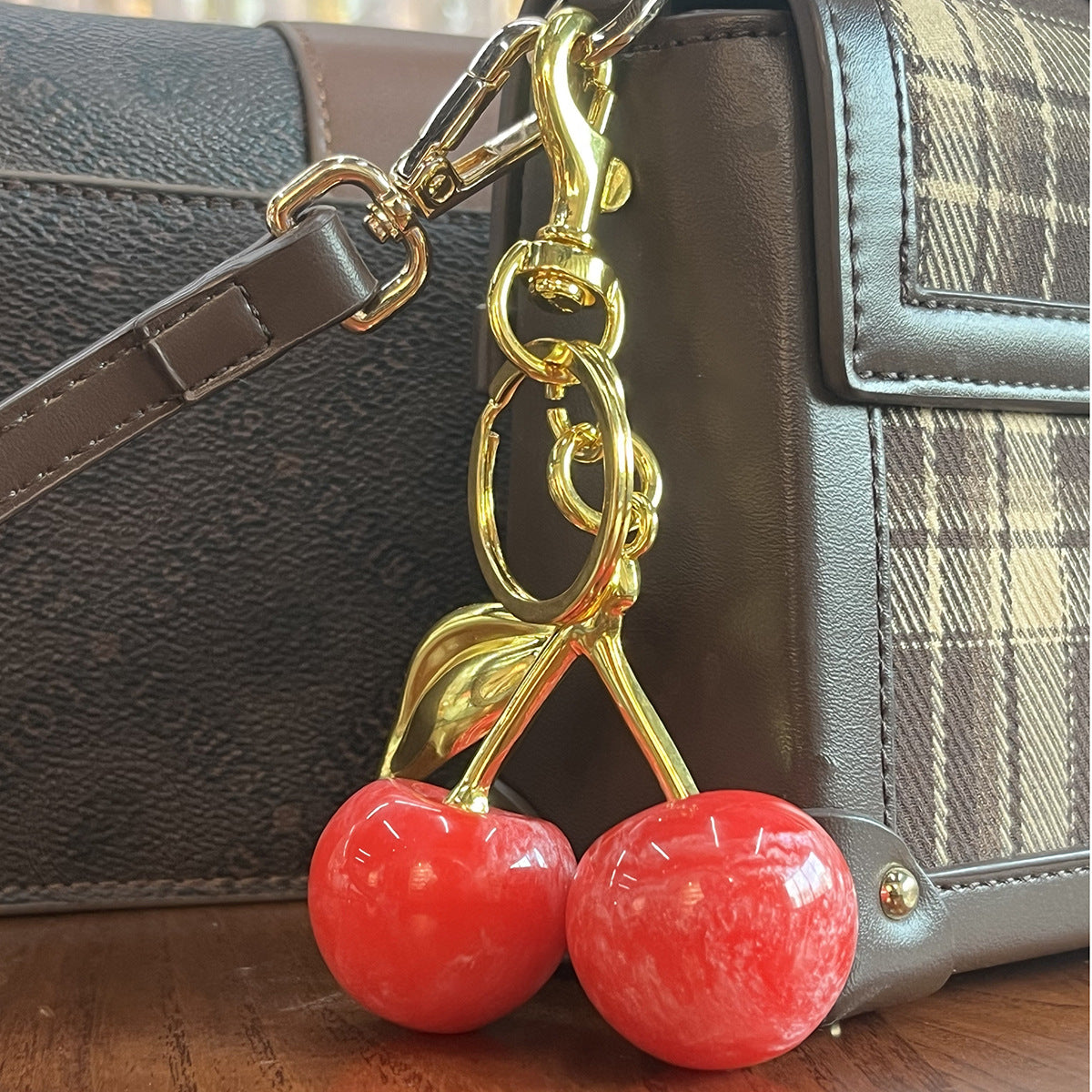 Cross-border hot sale cherry bag pendant, keychain, flash, pink hanger, car keychain, resin accessories, bag hanger