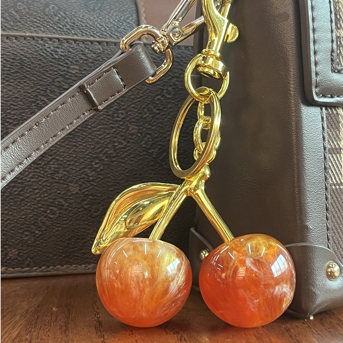 Cross-border hot sale cherry bag pendant, keychain, flash, pink hanger, car keychain, resin accessories, bag hanger