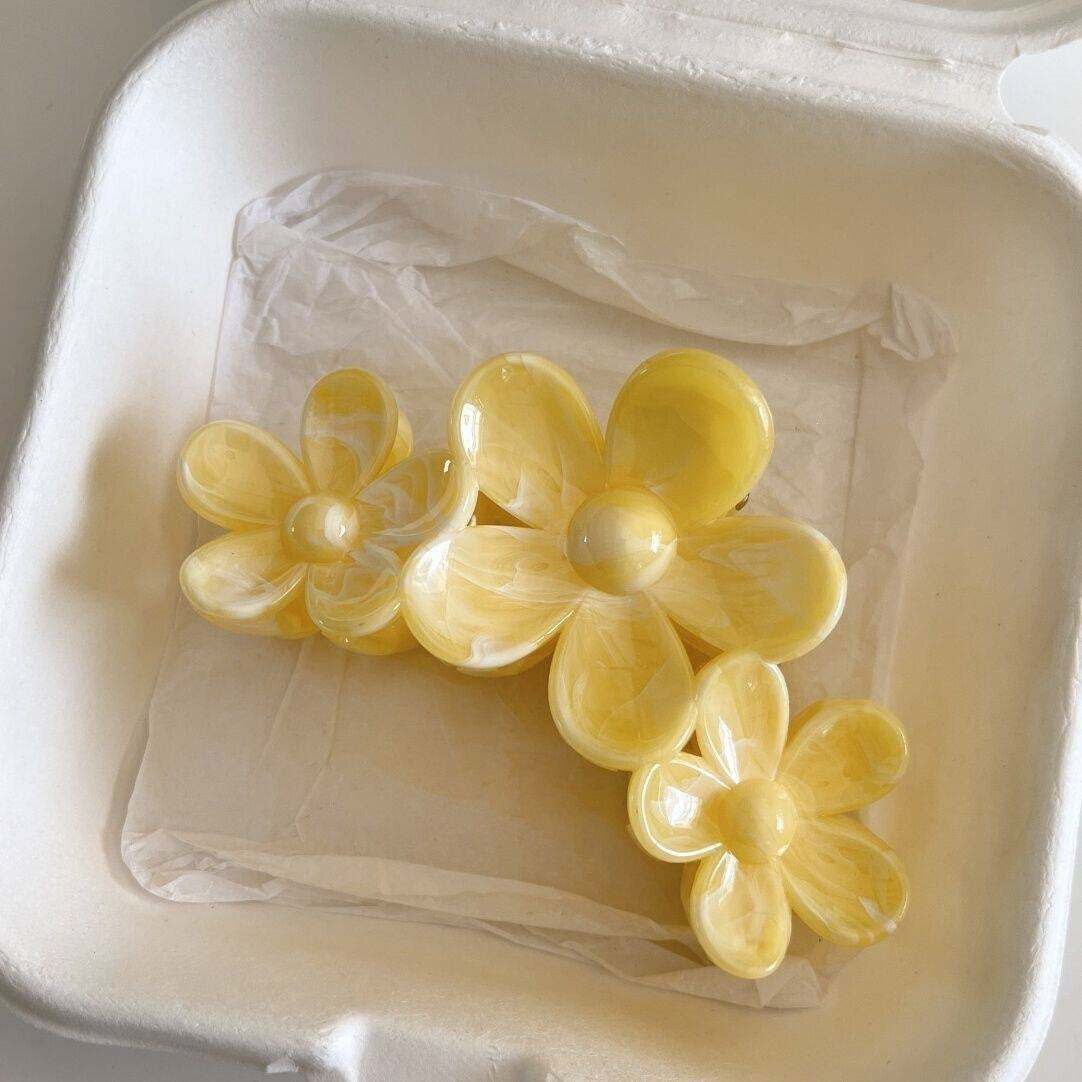 Korean gentle polka dot grip clip hair grab foreign milky yellow smudge three-dimensional flower sunflower shark clip hairpin