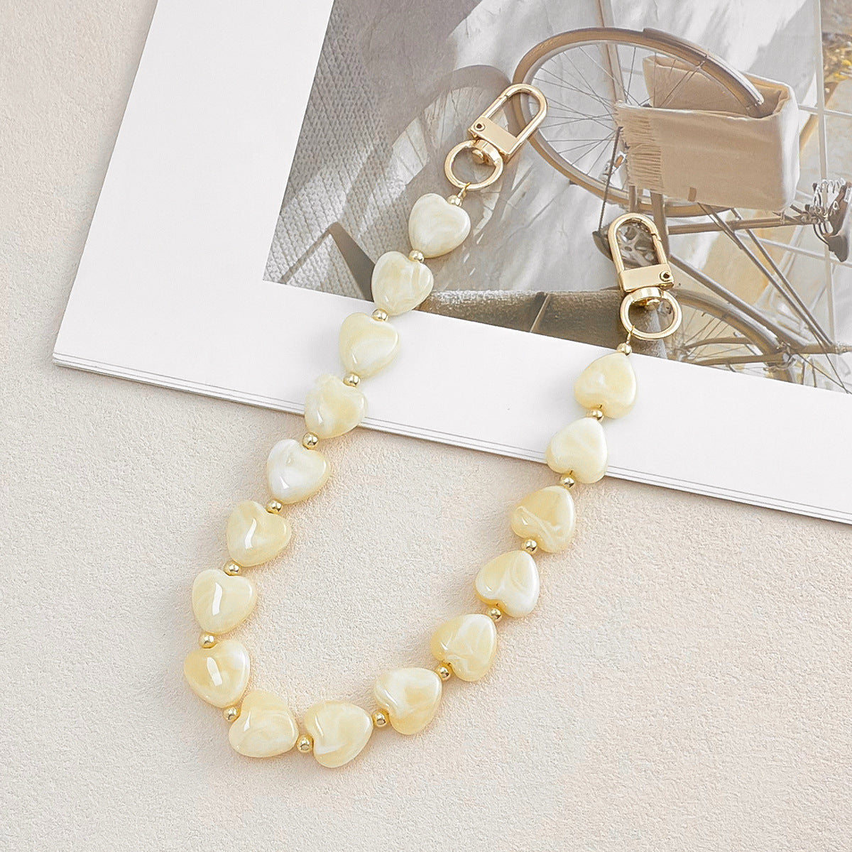 Fashionable Mist Acrylic Peach Phone Lanyard Valentine's Day Gift Heart-Shaped Handmade Bead Protection Phone Chain