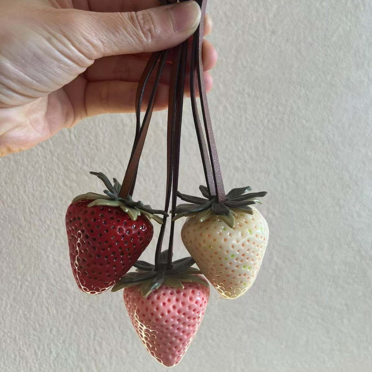 New handmade resin strawberry bag pendant ins style fruit pendant couple bag hanging accessories gift trend