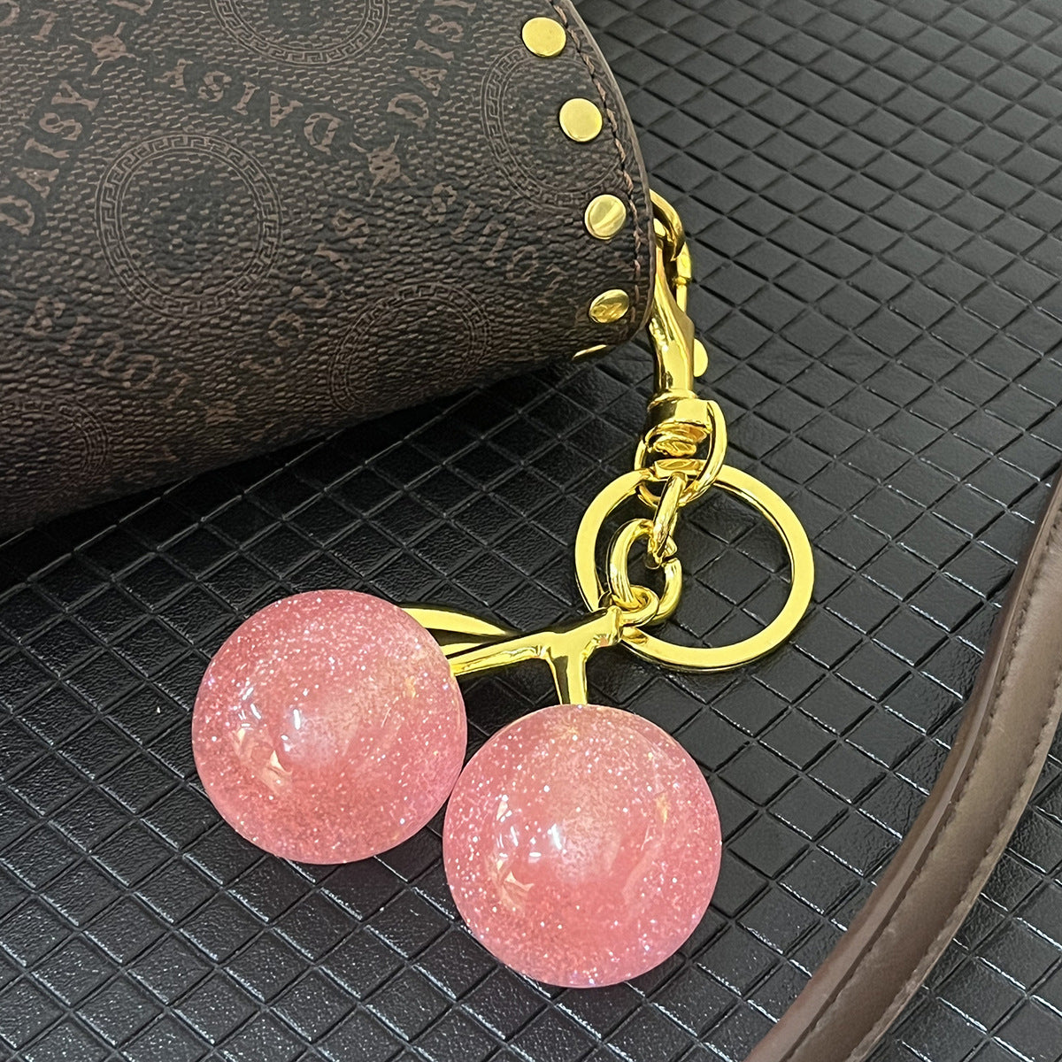Cross-border hot sale cherry bag pendant, keychain, flash, pink hanger, car keychain, resin accessories, bag hanger