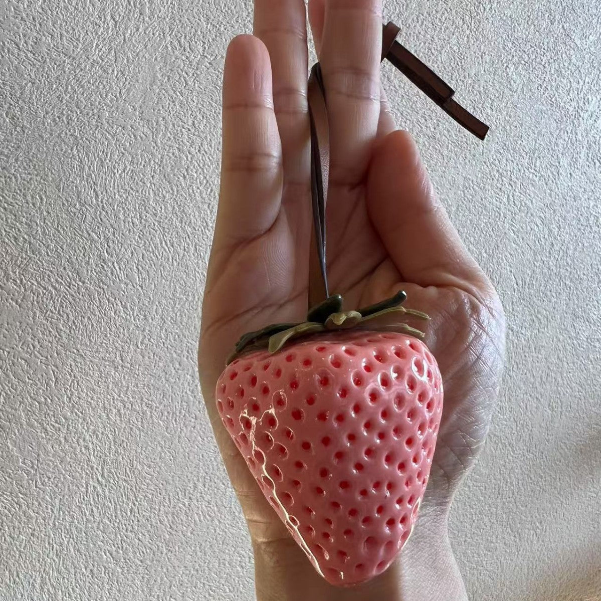 New handmade resin strawberry bag pendant ins style fruit pendant couple bag hanging accessories gift trend