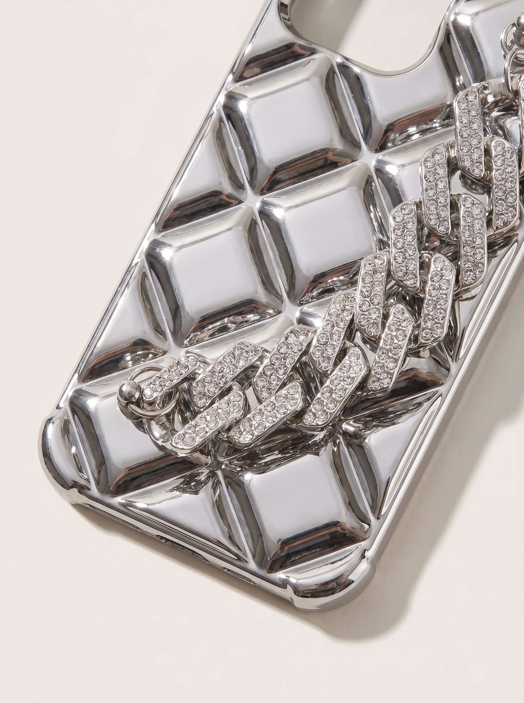 Applicable to Apple iPhone17pro mobile phone case luxury glitter diamond bracelet 14 small fragrance 16 high-end xsmax tide 15