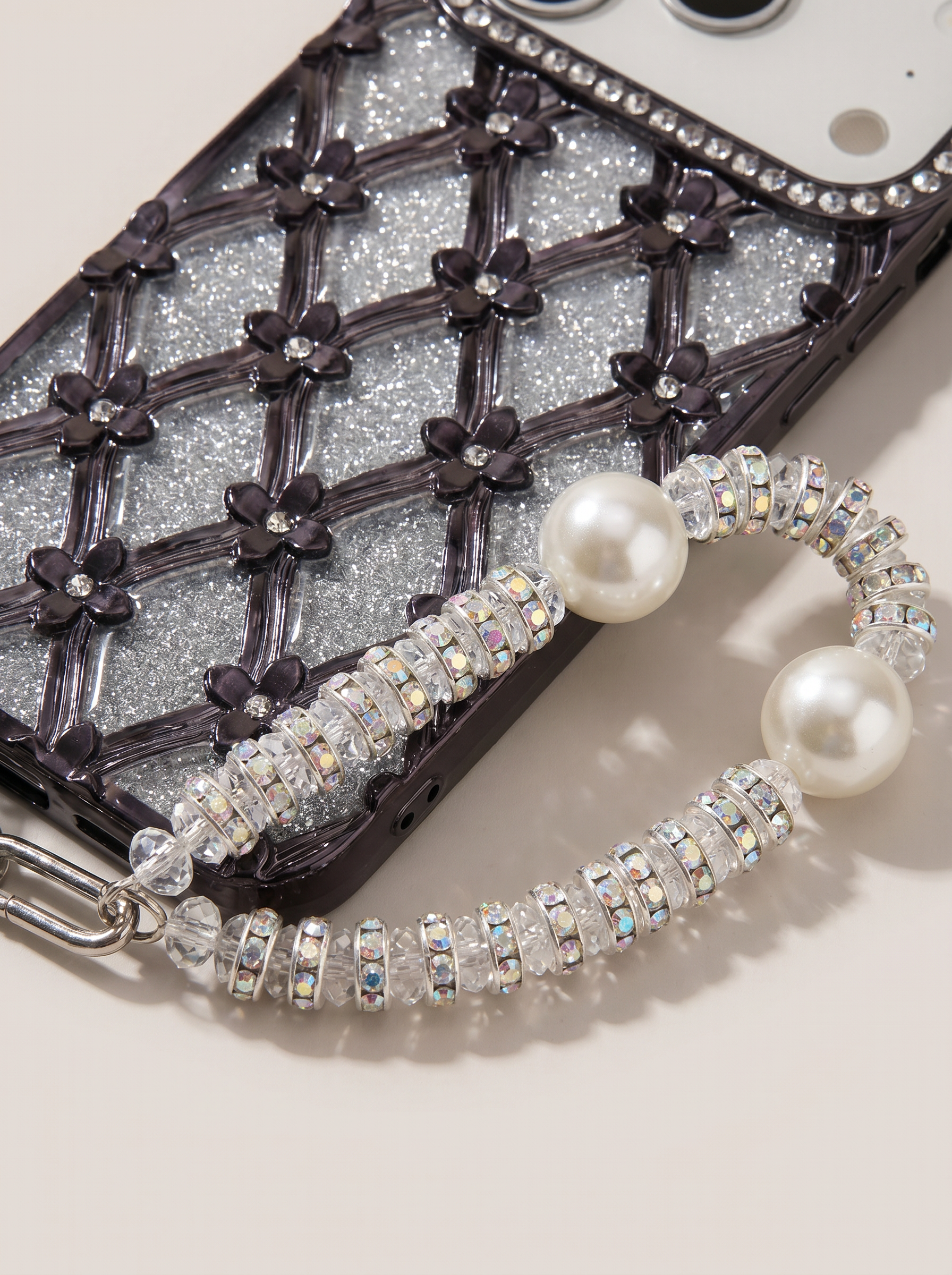 2026 New Apple iPhone 17 Pro Max Pearl Clip Diamond Bracelet Lanyard Phone Case for Women Suitable for Apple