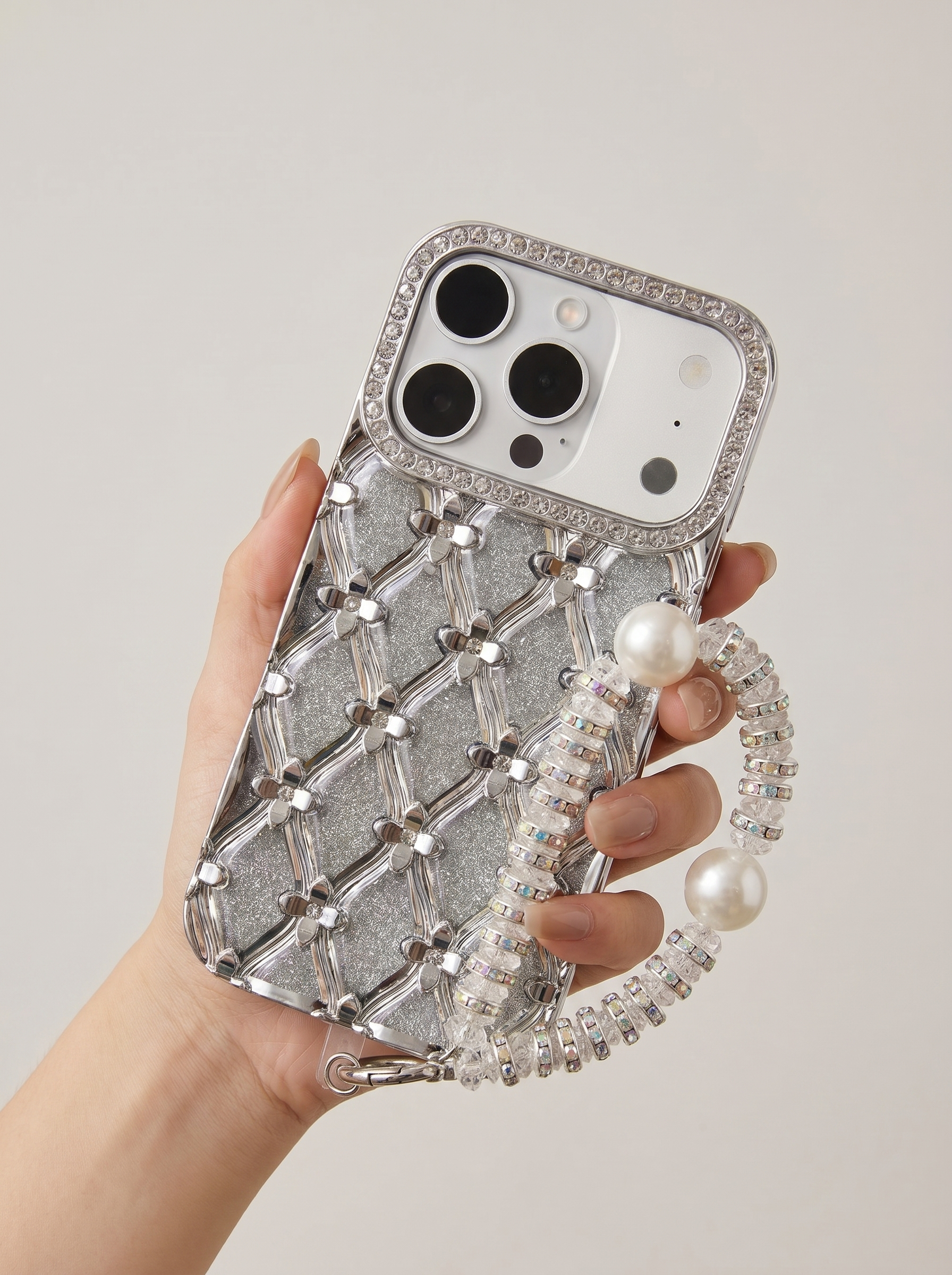 2026 New Apple iPhone 17 Pro Max Pearl Clip Diamond Bracelet Lanyard Phone Case for Women Suitable for Apple