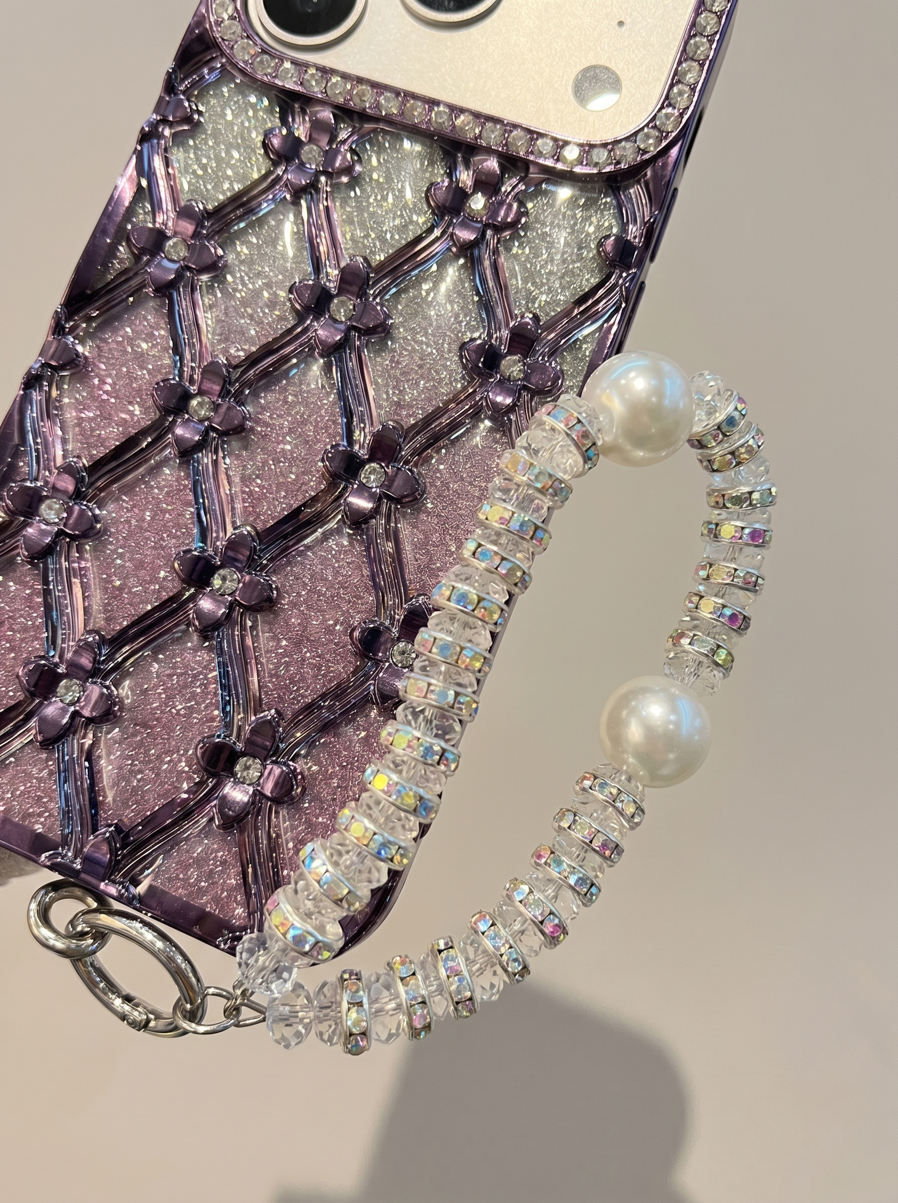2026 New Apple iPhone 17 Pro Max Pearl Clip Diamond Bracelet Lanyard Phone Case for Women Suitable for Apple
